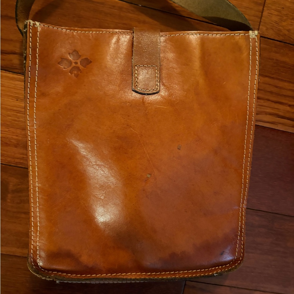 Vintage Tan Leather Messenger Bag. Patricia Nash - Picture 7 of 15
